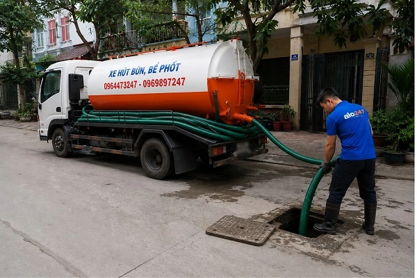 Thợ alo247 thi công hút bể phốt trọn gói tại Hồng Hà