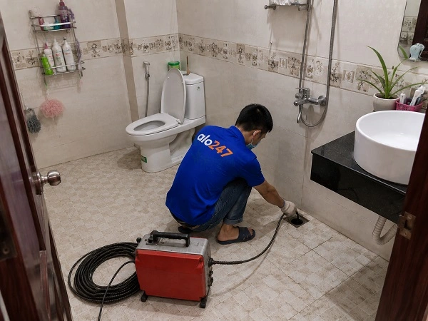 Thợ alo247 thông tắc cống nhà vệ sinh chuyên nghiệp tại Đông Ngạc