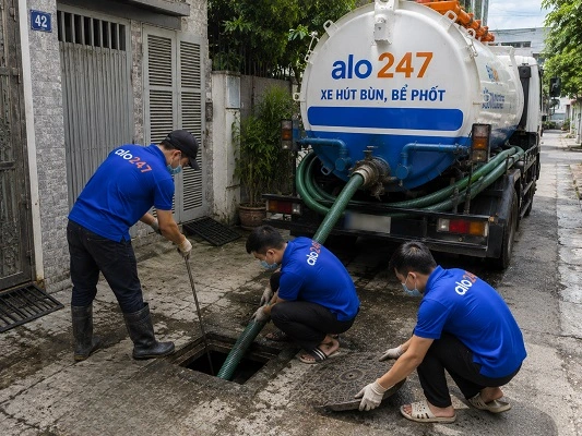 Thợ alo247 thực hiện hút bể phốt tại Phúc Thịnh
