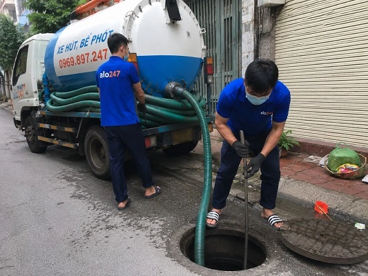 Thợ alo247 thực hiện hút bể phốt tại Thượng Phúc