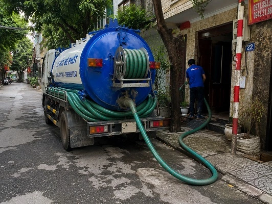 Thợ alo247 thực hiện hút bể phốt tại Yên Bài