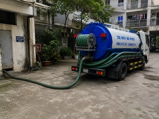 Xe bồn hút bể phốt chân không của alo247 tại Kiều Phú