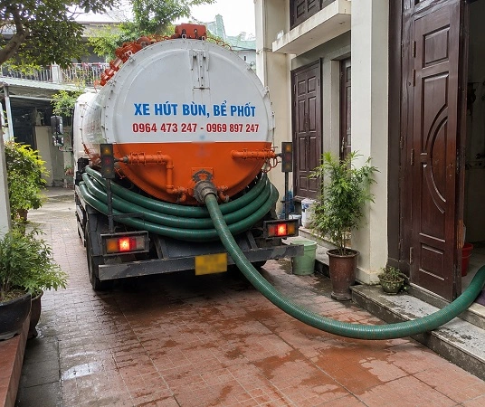 Xe bồn hút bể phốt chân không của alo247 tại Vĩnh Thanh