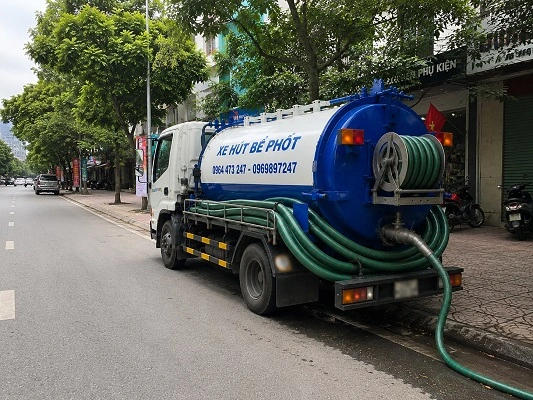 Xe bồn hút bể phốt chân không của alo247 tại Xuân Mai