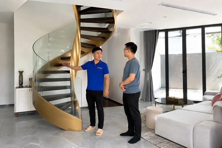 alo247 thi công cầu thang lắp ghép kết hợp kính