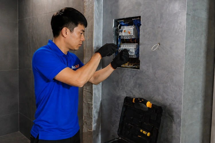 Thợ Alo247 khắc phục aptomat bị lỗi