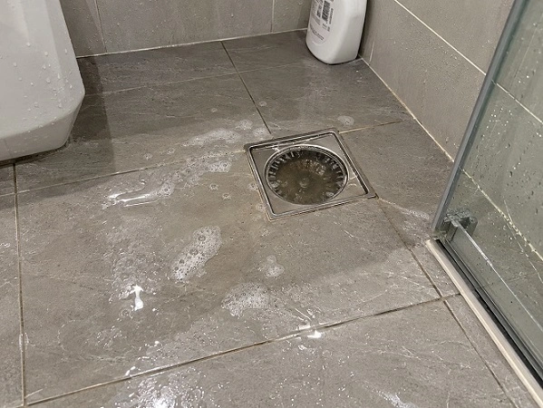 Cống thoát nước sàn nhà tắm bị tắc nghẽn