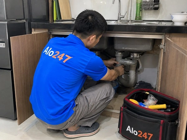 Thợ alo247 xử lý bồn rửa bát bị rò rỉ nước