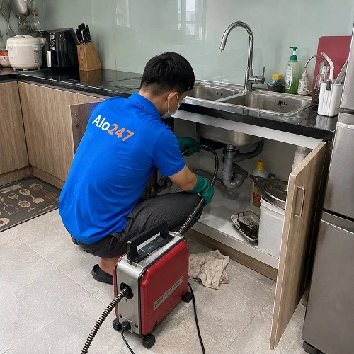 Thợ alo247 sục rửa mảng bám cống thoát bồn rửa bát