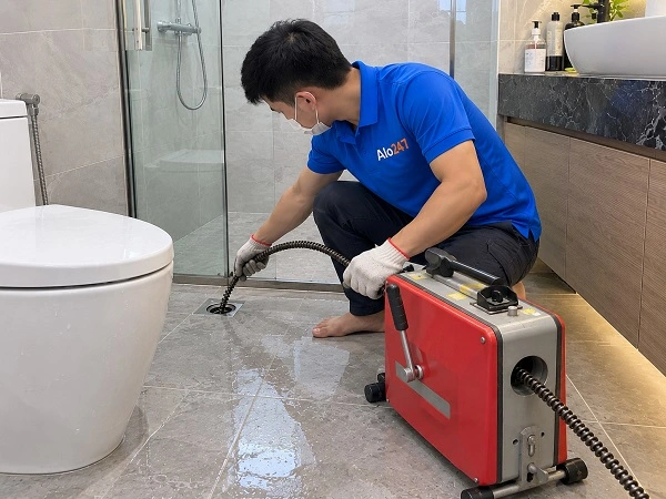 Thợ alo247 thông tắc cống bằng máy lò xo chuyên dụng tại Tôn Đức Thắng