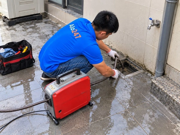 Thợ alo247 thông tắc cống bằng máy lò xo chuyên dụng tại Vũ Tông Phan