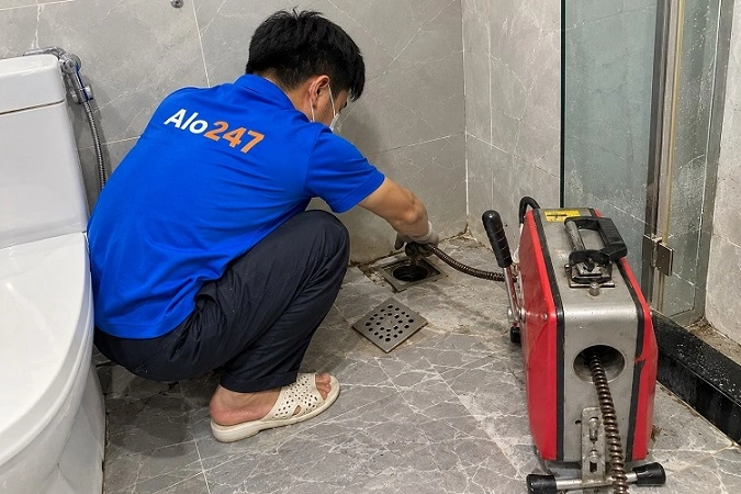 Thợ alo247 thông tắc cống bằng máy lò xo tại Kim Giang