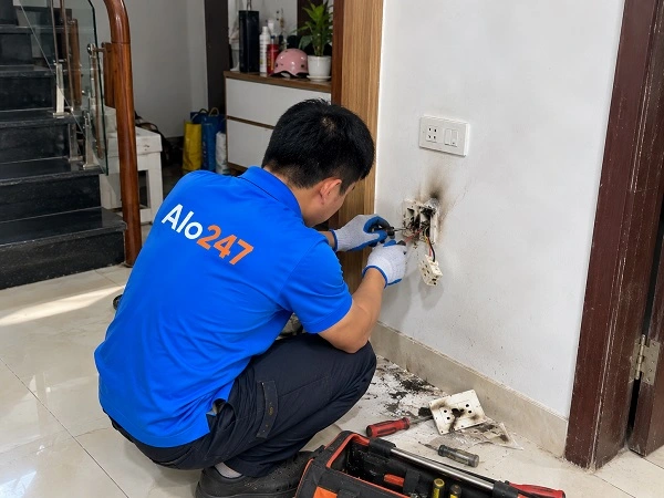 Alo247 dịch vụ xử lý sự cố chập điện và rò rỉ nước khẩn cấp tại Ngoại Giao Đoàn