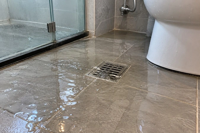 Cống thoát sàn nền phòng tắm tắc ngập nước